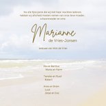Mooie rouw- of bedankkaart met strand, lucht en zee 3