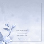 Mooie rouwkaart met bloem op gewassen achtergrond met foto 2