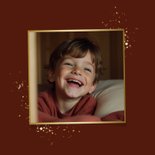 Originele kerstkaart met eigen foto en goud accenten 2