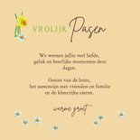  Paaskaart met twee paashaasjes die eiren schilderen 3