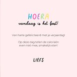 Schattige felicitatiekaart van hond met taart  3