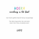 Schattige felicitatiekaart van hond met taart  3