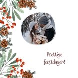 Sfeervolle kerstkaart sneeuwbol foto goudlook botanisch 2