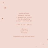 Simpel geboortekaartje met verfspetters en initiaal in roze 3