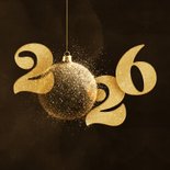 Stijlvolle 2026 kerstkaart met sprankelende kerstbal 2