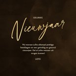 Stijlvolle 2026 nieuwjaarskaart met sprankelende kerstbal 3