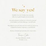 Trouwkaart eucalyptus bladeren gouden confetti hartjes 3