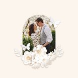 Trouwkaart grote namen met stijlvolle witte bloemen 2