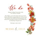 Trouwkaart met kerstrozen en euqalyptus en echte folie 3