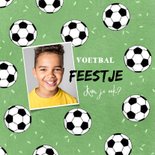 Uitnodiging communie voetbal feestje groen ballen 2