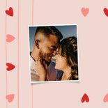 Valentijnskaart dikke knuffel strepen hartjes foto 2