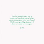 Verjaardagskaart die lach staat je goed in paars en groen 3
