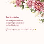 Verjaardagskaart met bloemen en hartjes van goud 3