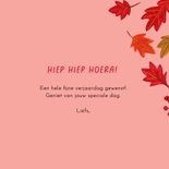Verjaardagskaart vrouw met kat en herfstbladeren 3