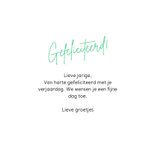 Vrolijke verjaardagskaart man label en confetti 3