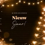 Warme kerstgroet met lichtgevende kerstboom van hartjes 2