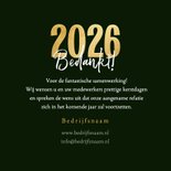 Zakelijke kerstkaart kerstbomen goud 2026 jaartal sneeuw 3