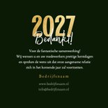 Zakelijke kerstkaart kerstbomen goud 2027 jaartal sneeuw 3