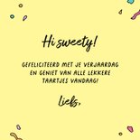 Zoete verjaardagskaart met cupcake en confetti 3