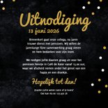 Zwarte uitnodiging pensioen feest met gouden vlaggetjes 3