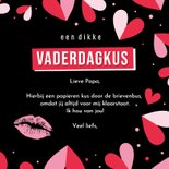 Zwarte vaderdagkaart met rode hartjes - kus door brievenbus 3