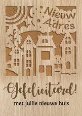 Felicitatiekaart gestanste huisjes op houtprint