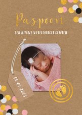Geboortekaartje in paspoort vorm voor meisjes