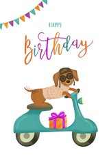 Grappige verjaardagskaart met hondje op een scooter
