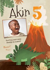 Kinderfeestje jongen dino's ei vulkaan dinosaurus jungle