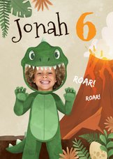 Kinderfeestje uitnodiging dino kostuum dinosaurussen