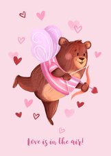 Kleurrijke valentijnskaart met een cupido beertje en hartjes