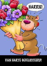 Leuke verjaardagskaart met beer en grote bos bloemen