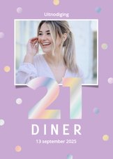 Lila uitnodiging 21-diner met holografische confetti