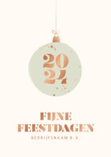 Minimalistische zakelijke kerstkaart met kerstbal en jaartal