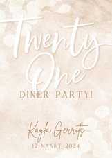 Moderne uitnodiging 21-diner party beige met eucalyptus