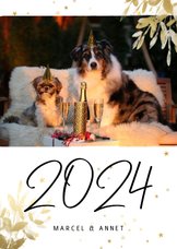 Nieuwjaarskaart met foto, gouden sterren en 2024