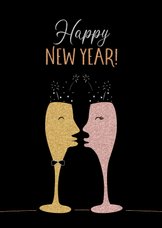 Nieuwjaarskaart met verliefde champagneglazen in glitters