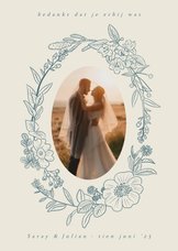 Romantische huwelijk bedankkaart met bloemenkrans
