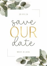 Save the date trouwkaart met eucalyptus kader en folie