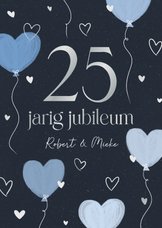 Stijlvolle jubileum uitnodiging met hartjes ballonnen blauw