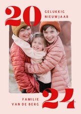 Trendy nieuwjaarskaart met eigen foto en jaartal roze