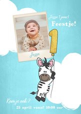 Uitnodiging 1e verjaardag lief en schattig zebra met ballon
