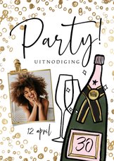 Uitnodiging ‘Party’ champagnefles bubbels foto goud