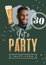 Uitnodiging verjaardagskaart man bier confetti let's party