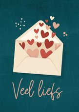 Valentijnskaart met enveloppe met hartjes