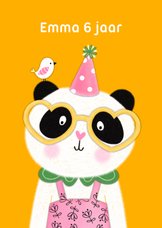 Verjaardagskaart grappige panda feestmuts vogel oranje