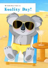 Verjaardagskaart humor koala met zonnebril in strandstoel