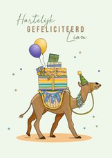 Verjaardagskaart kameel met cadeaus en ballon