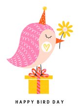 Verjaardagskaart roze vogel met bloem en kado
