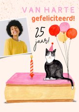 Verjaardagskaart tompouce met poes ballonnen foto